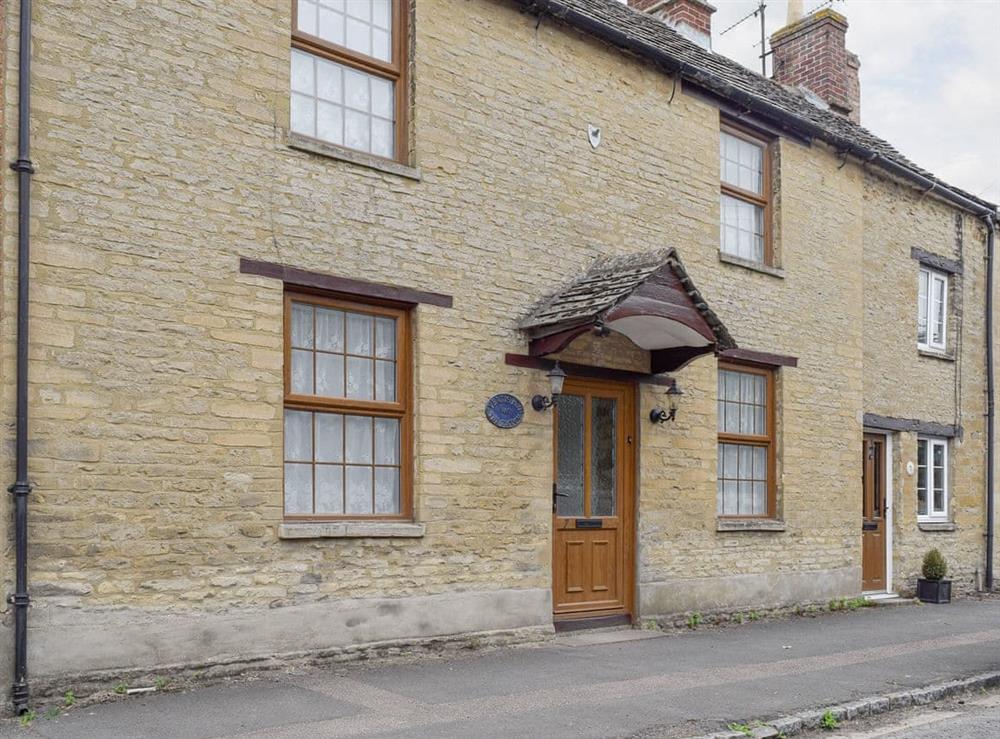 Attractive terraced cottage at The Plough in Bampton, near Witney, Oxfordshire