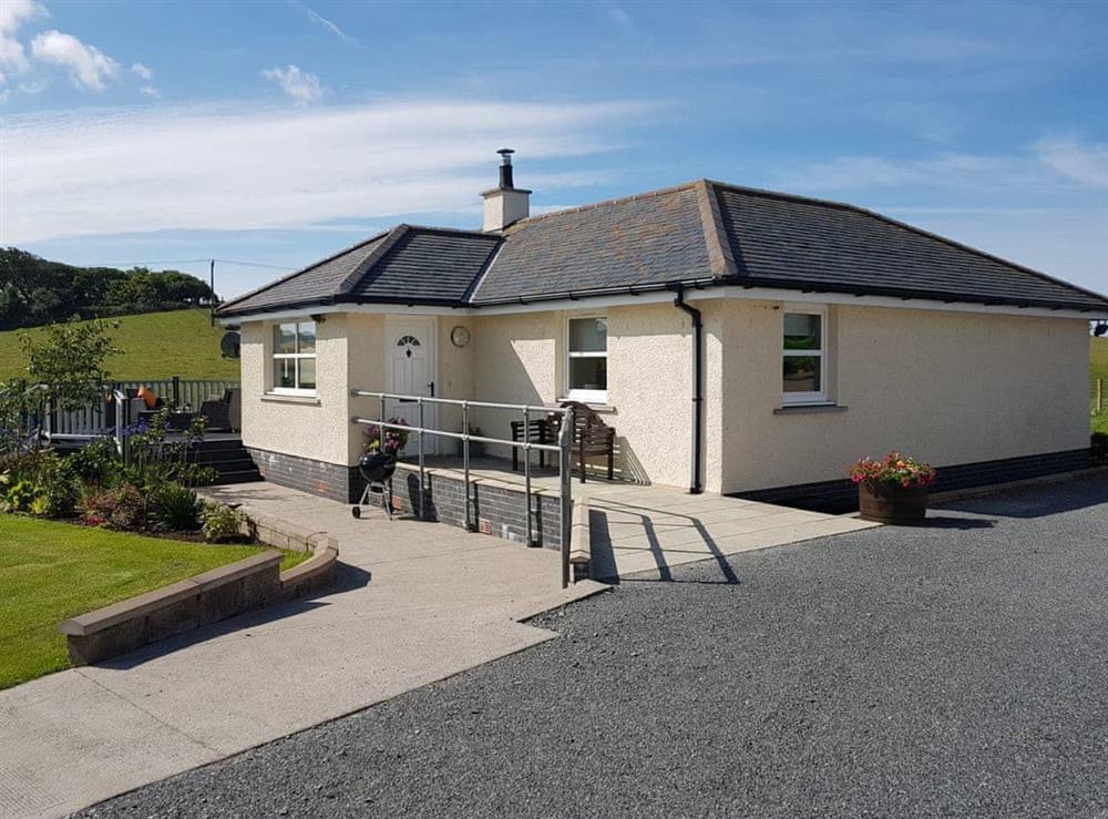 Spacious detached cottage at The Potting Shed in Leswalt, near Stranraer, Dumfries & Galloway, Wigtownshire