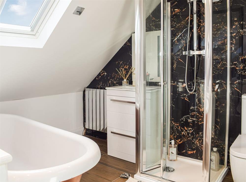 En-suite at The Potting Shed in Sutton, Herefordshire