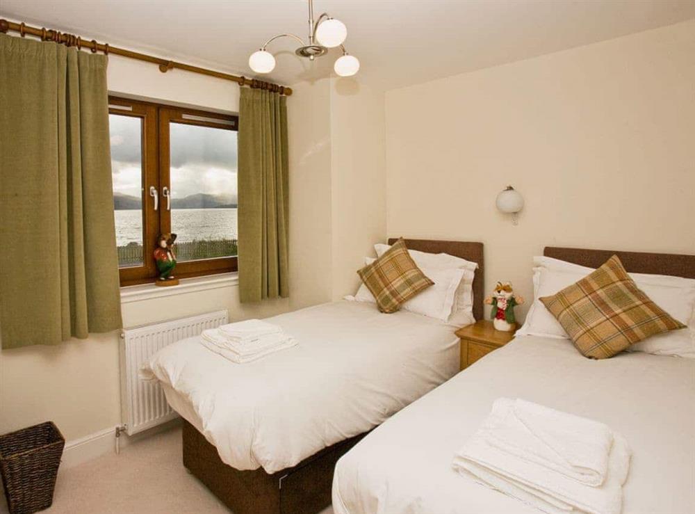 Twin bedroom with fantastic loch and mountain views at The Quaich in Fearnan, by Aberfeldy, Perthshire