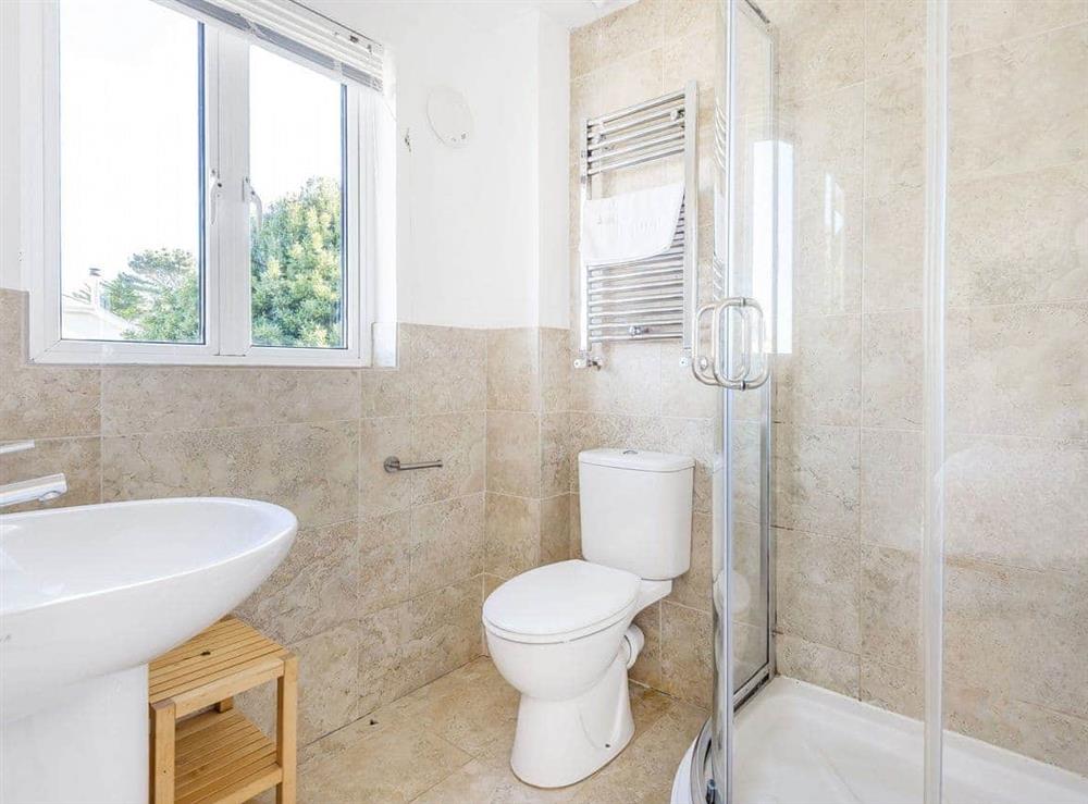 En-suite at The Quarry in Portscatho, Cornwall