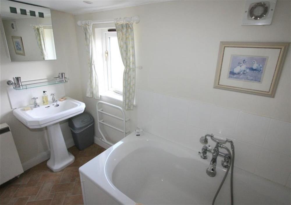 First floor bathroom at The Quillet in St Just In Penwith