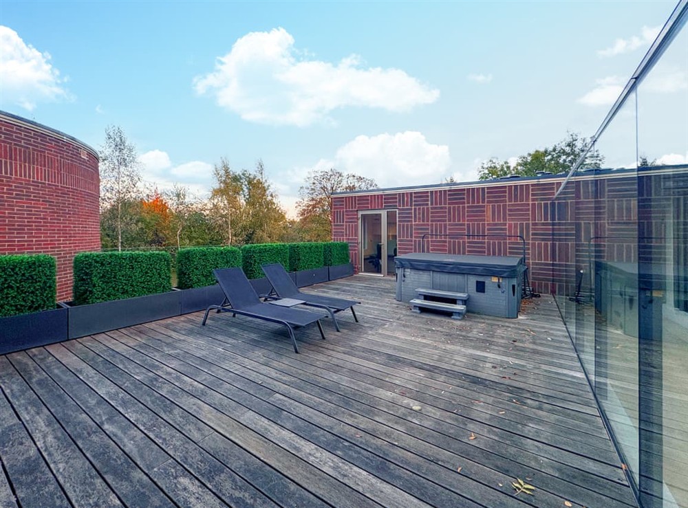 Hot tub at The Radlett Mansion in Radlett, Hertfordshire