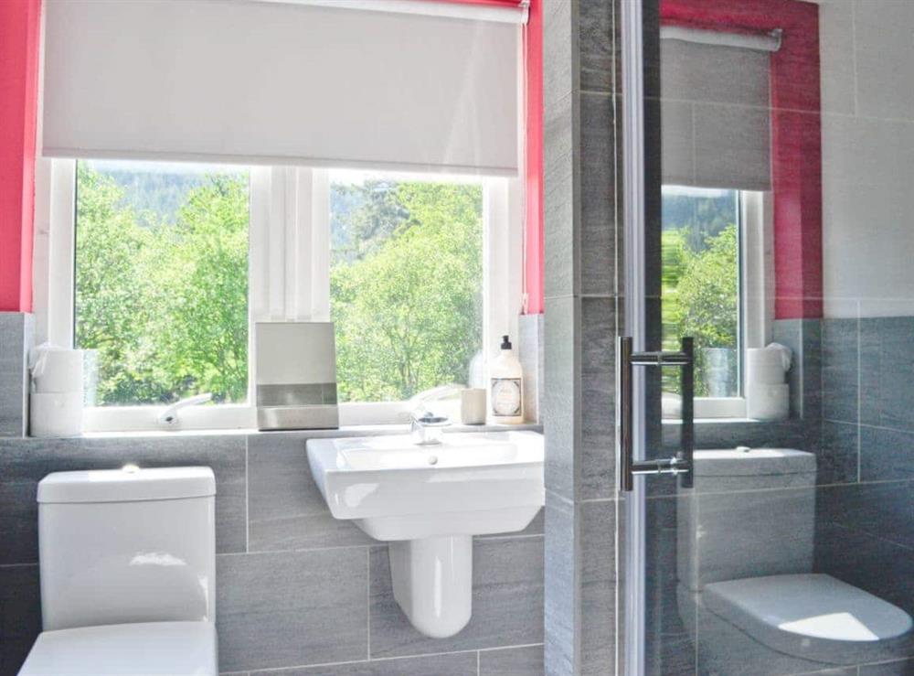 En-suite with separate shower cubicle at The Ranch in Glen Massan, near Dunoon, Argyll