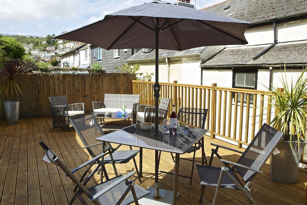 Outdoor dining table with parasole perfect for eating alfresco at The Retreat in 43 Lake Street, Dartmouth