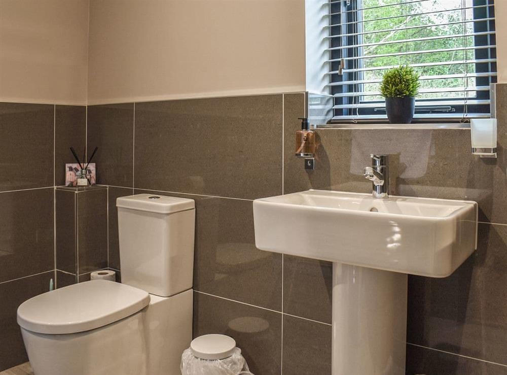 En-suite at The Retreat at Deer Park Farm in Babcary, near Somerton, Somerset