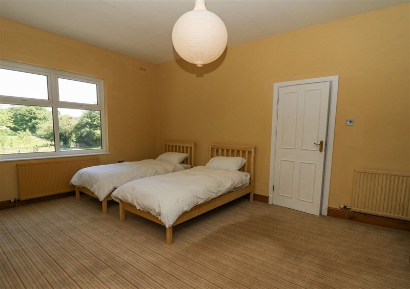 One of the 6 bedrooms (photo 2) at The Retreat at Glanrannell Park House, Llansawel
