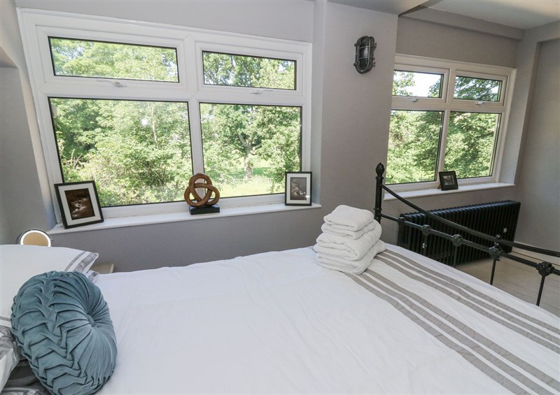 One of the 6 bedrooms at The Retreat at Glanrannell Park House, Llansawel