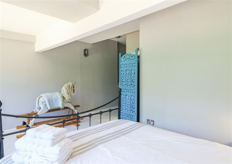 One of the bedrooms (photo 4) at The Retreat at Glanrannell Park House, Llansawel