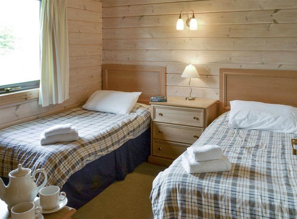 Good-sized twin bedroom at The Retreat in Bideford, near Northam, Devon