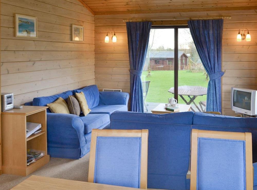Spacious open-plan living space at The Retreat in Bideford, near Northam, Devon