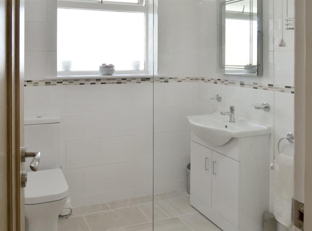 Ground floor shower room at The Retreat in Hunmanby, near Filey, North Yorkshire