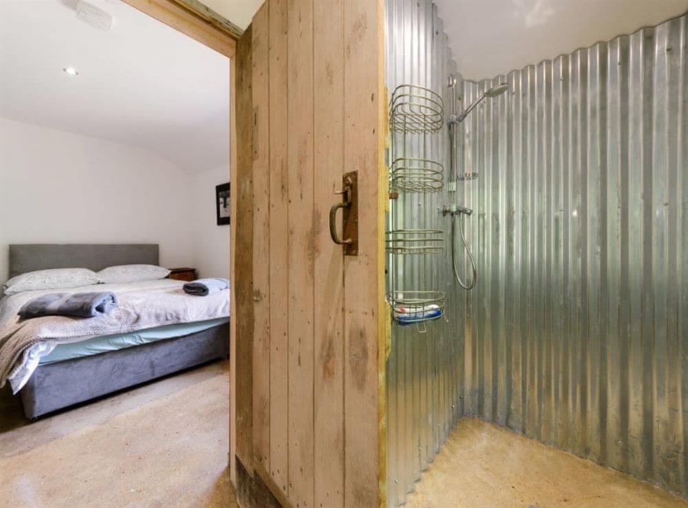 Double bedroom en-suite at The Retreat in Longhope, near Gloucester, Gloucestershire, England