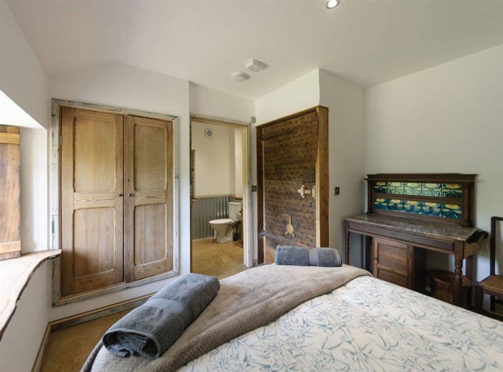 Double bedroom with en-suite at The Retreat in Longhope, near Gloucester, Gloucestershire, England