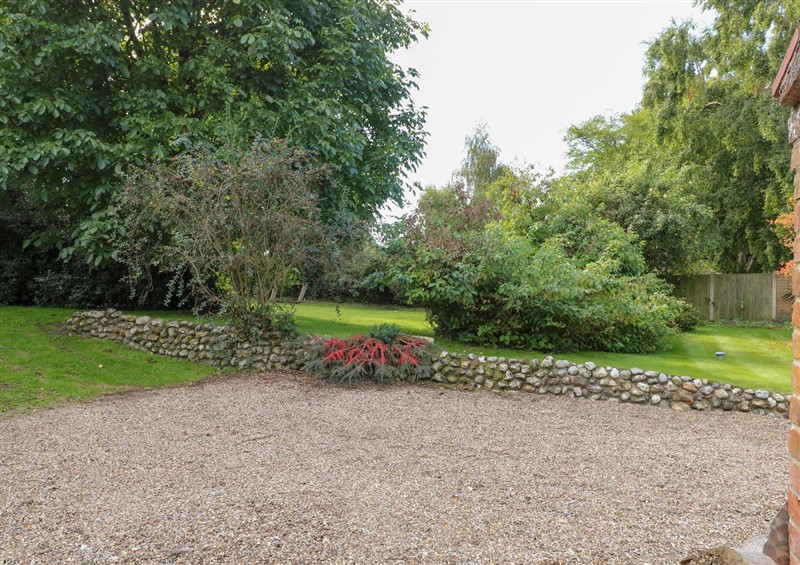Enjoy the garden (photo 4) at The Retreat, Oulton