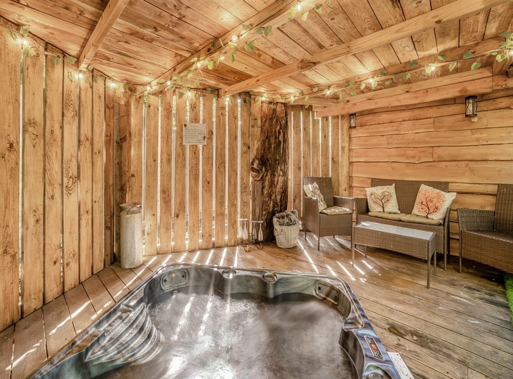 Hot tub at The Retreat in Ringwood, New Forest, Hampshire