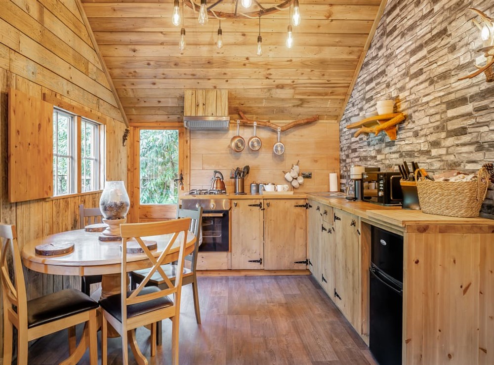Kitchen/diner (photo 2) at The Retreat in Ringwood, New Forest, Hampshire