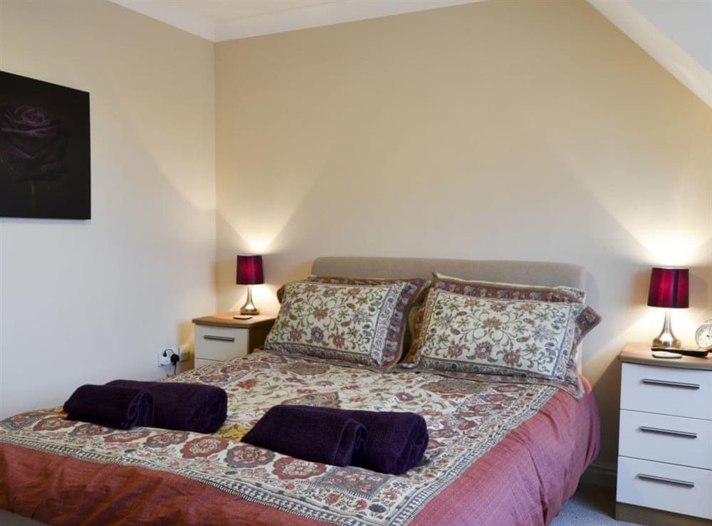 Bedroom with kingsize bed and en-suite at The Retreat in Ryde, Isle of Wight