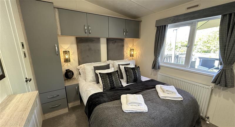 One of the 2 bedrooms at The Ridgeway, Woodlands Lodge Retreat near Llanarth