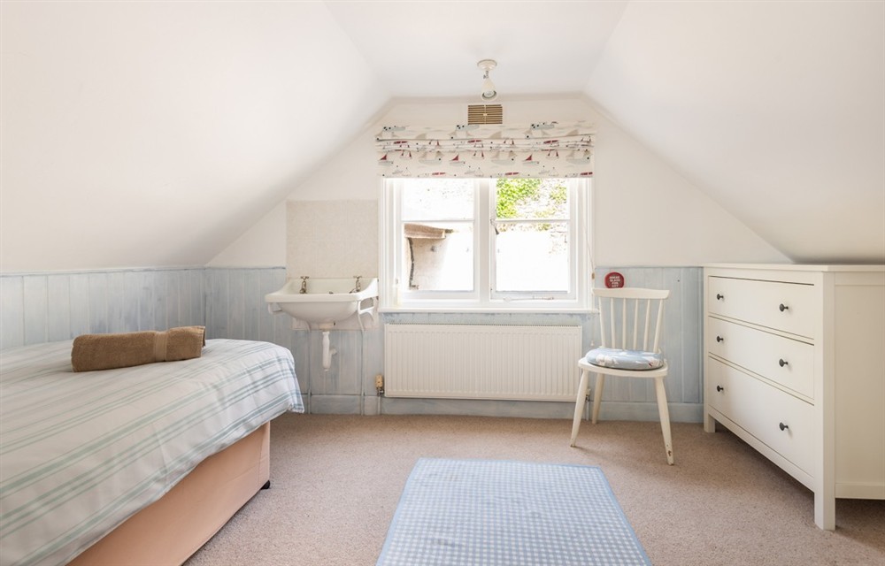 One of the 6 bedrooms (photo 2) at The Ridings in Salcombe