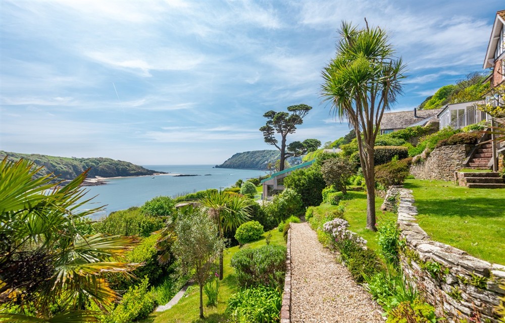 The setting at The Ridings in Salcombe