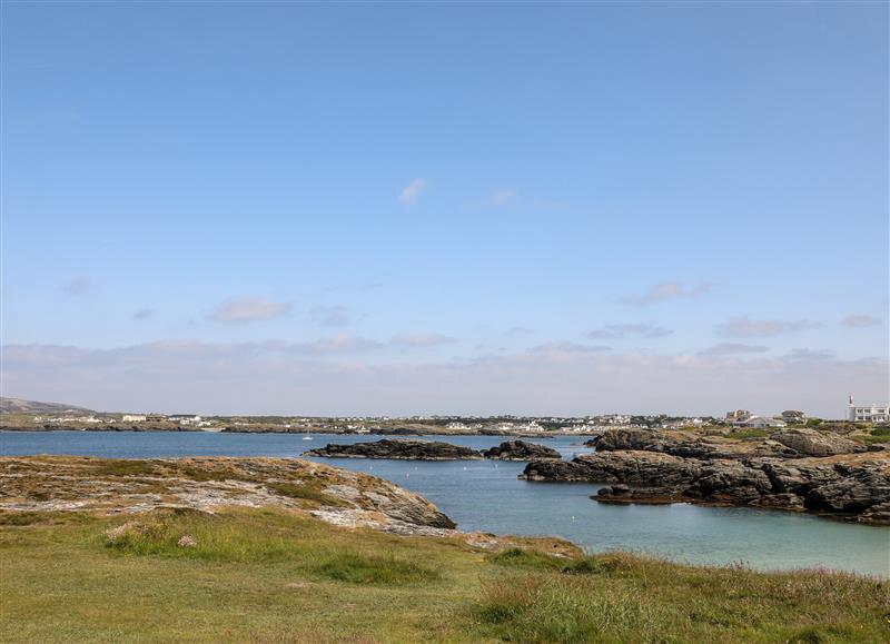 The setting (photo 2) at The Rise, Trearddur Bay