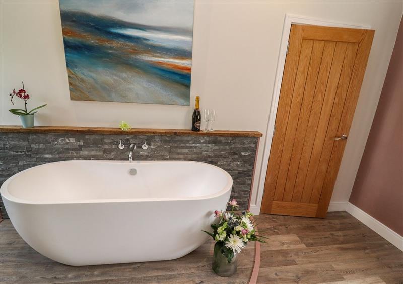 Bathroom at The Roost, Porthallow