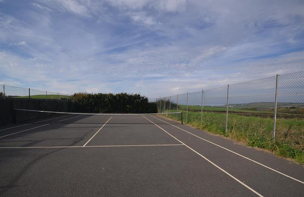The shared tennis courts at The Roost, Widemouth Bay