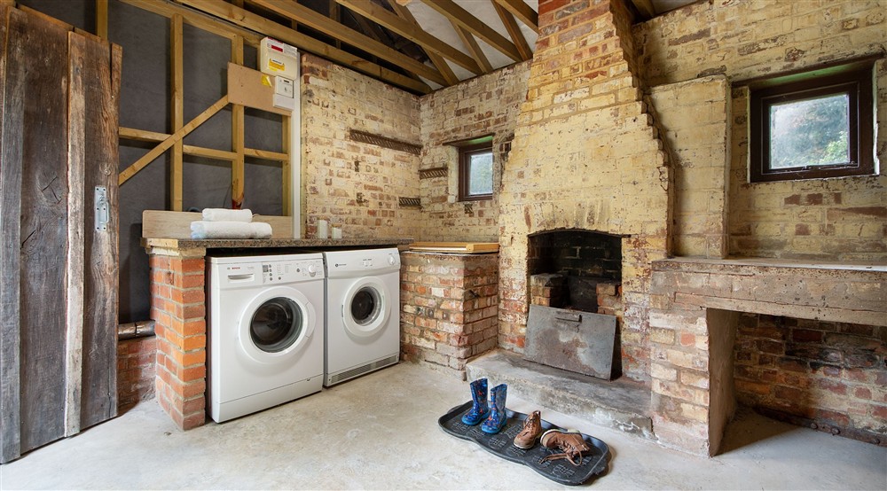 The outbuilding with washing machine and tumble dryer at The Round House in Bury St Edmunds, Suffolk