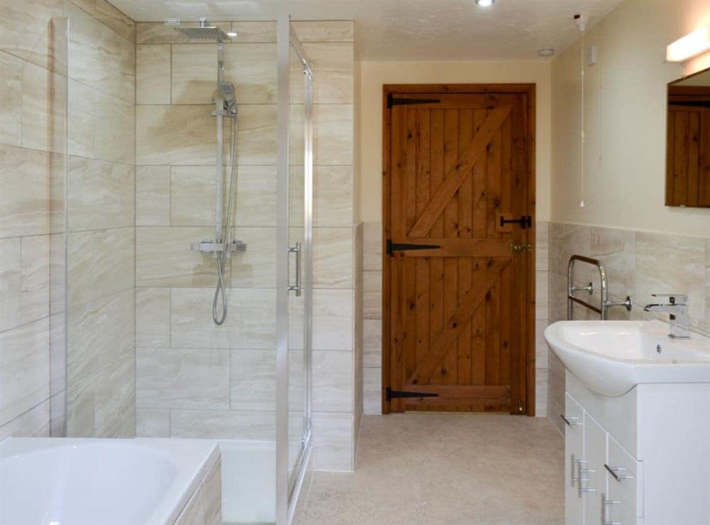 Bathroom at The Round House in Pyworthy, near Holsworthy, Devon