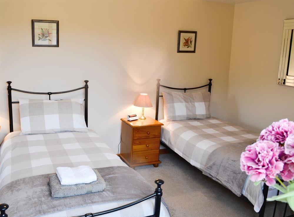 Comfortable twin bedroom (photo 2) at The Round House in Pyworthy, near Holsworthy, Devon