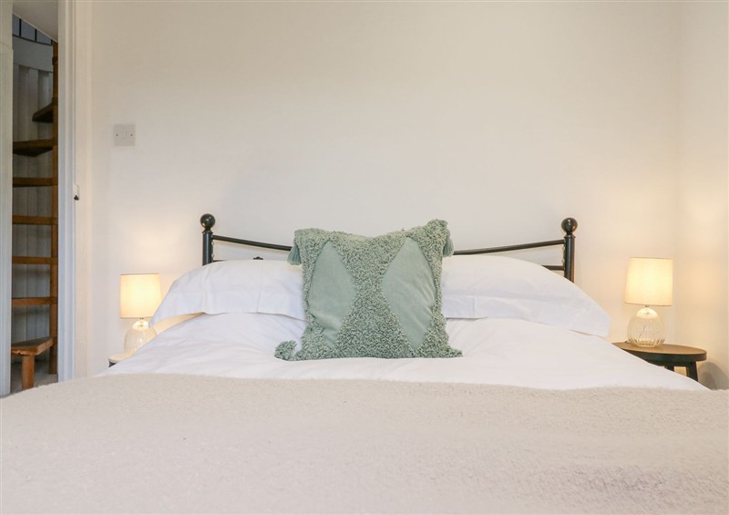One of the 4 bedrooms at The Round House, Wardington near Chacombe