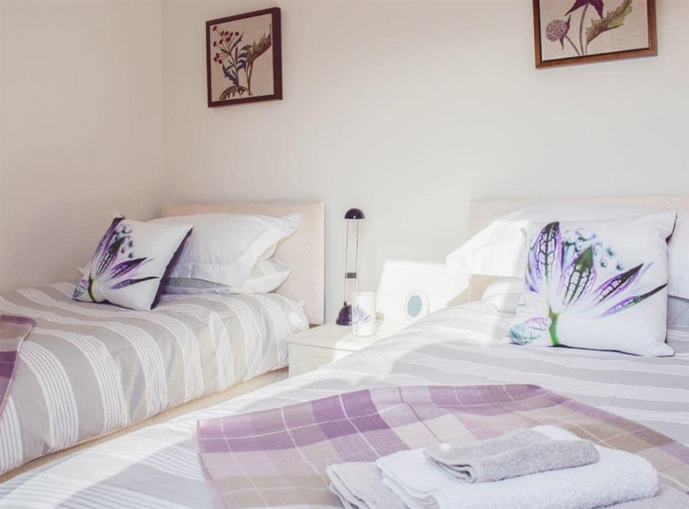Lovely well-appointed twin bedded room at The Roundel in Balmullo, near St Andrews, Fife