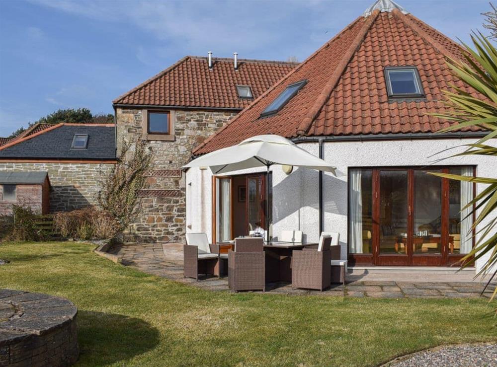 Wonderful rural holiday cottage at The Roundel in Balmullo, near St Andrews, Fife