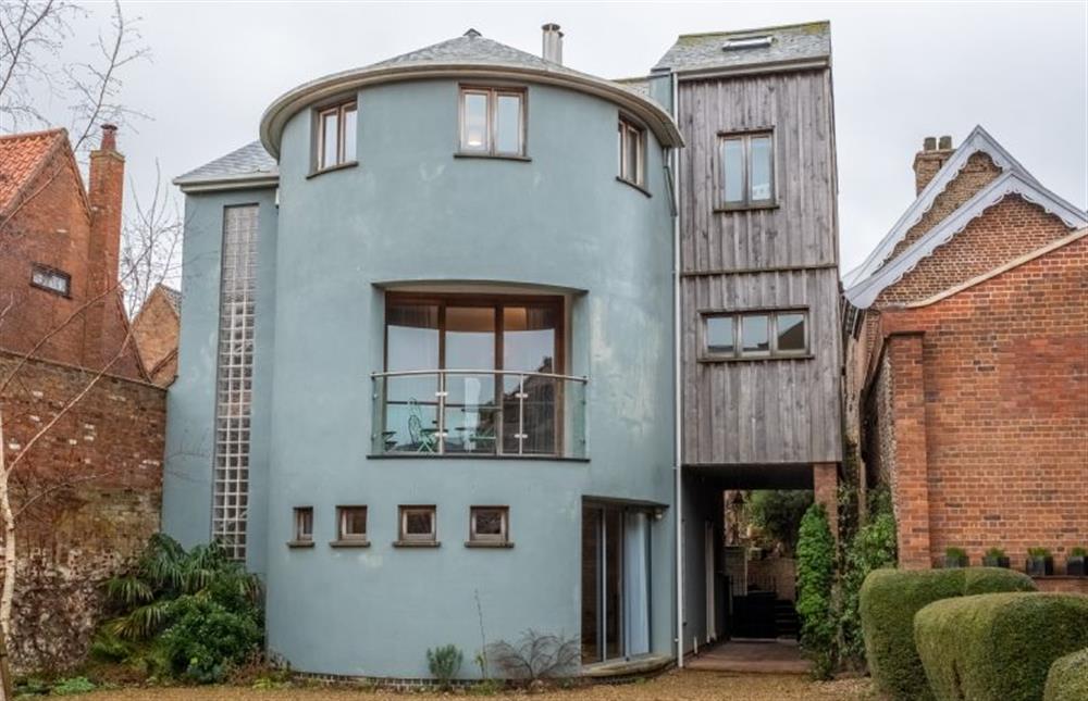 The Roundhouse: The front view of this stunning house at The Roundhouse, Wells-next-the-Sea