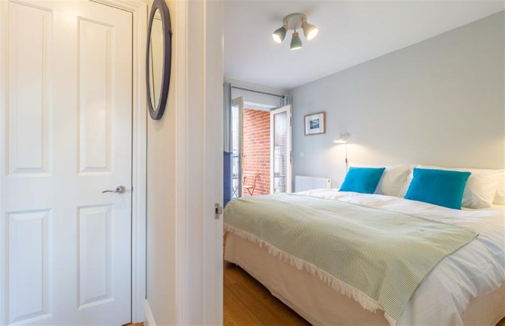 Master bedroom with 6’ super-king size bed at The Sail Loft, Aldeburgh