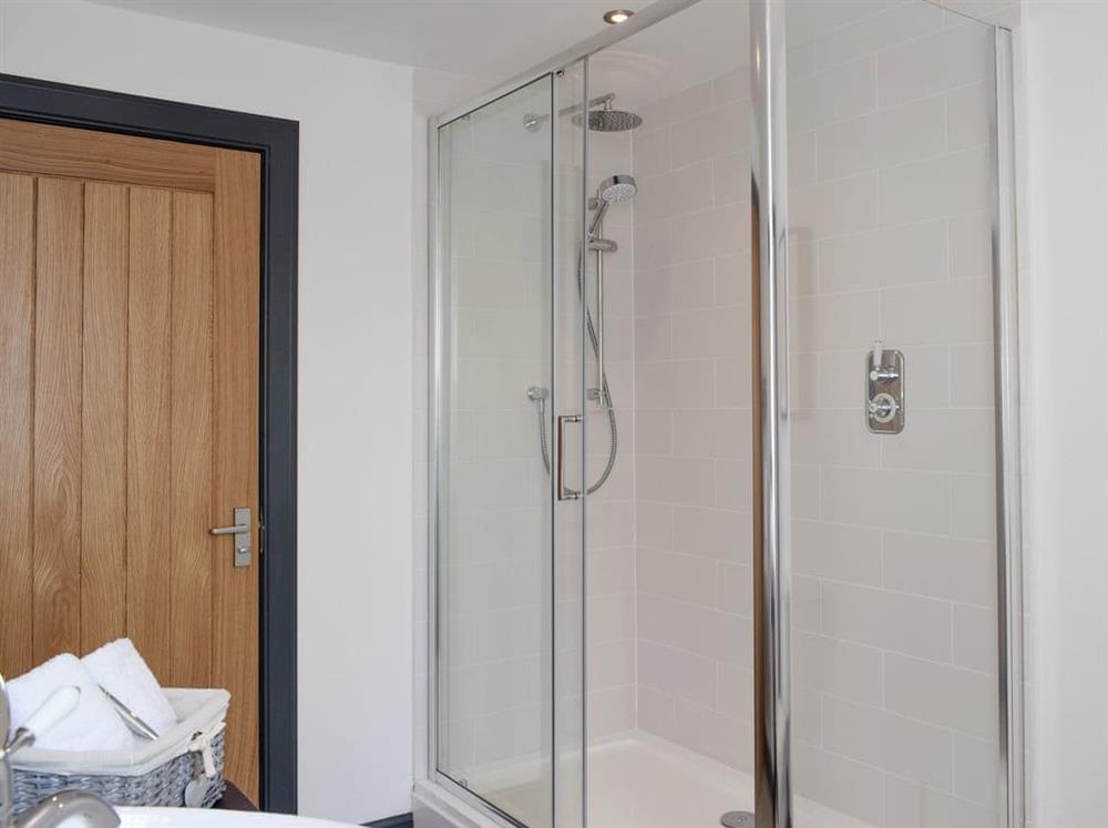 Light and airy shower room at The Sailmakers Loft in Anstruther, Fife
