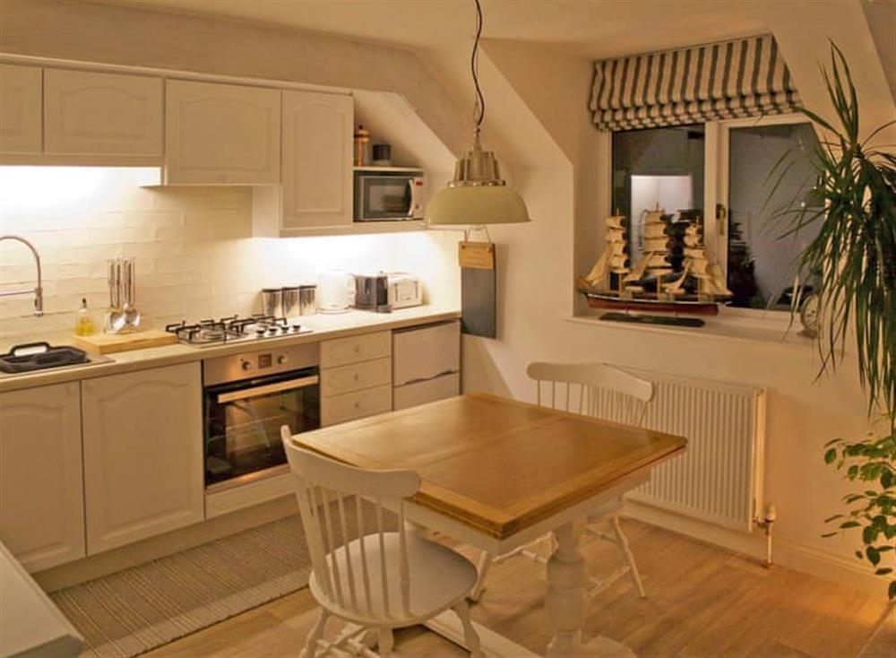 Fully equipped kitchen with dining area (photo 2) at The Salt Loft in Fowey, Cornwall