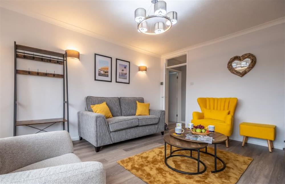 Ground floor: Relax in the cheerful sitting room