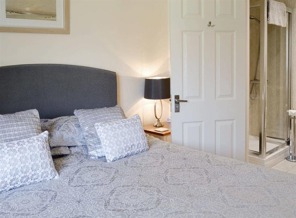 Peaceful en-suite double bedroom at The Sandpiper in Beadnell, Northumberland