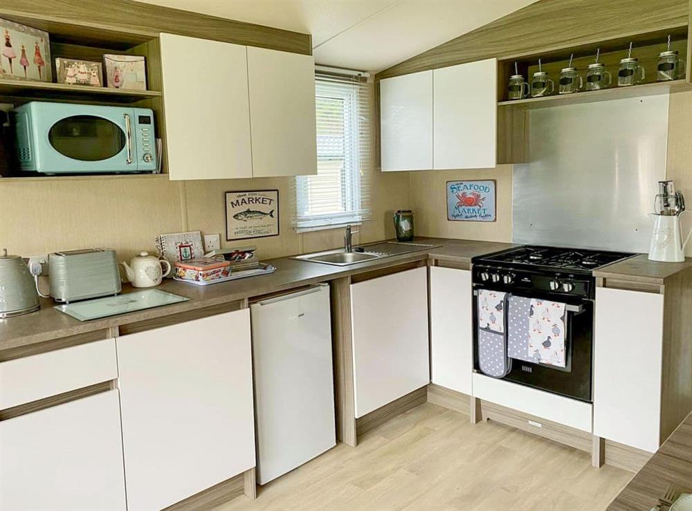 Fully appointed fitted kitchen at The Sea Shells in Pentewan, near Mevagissey, Cornwall