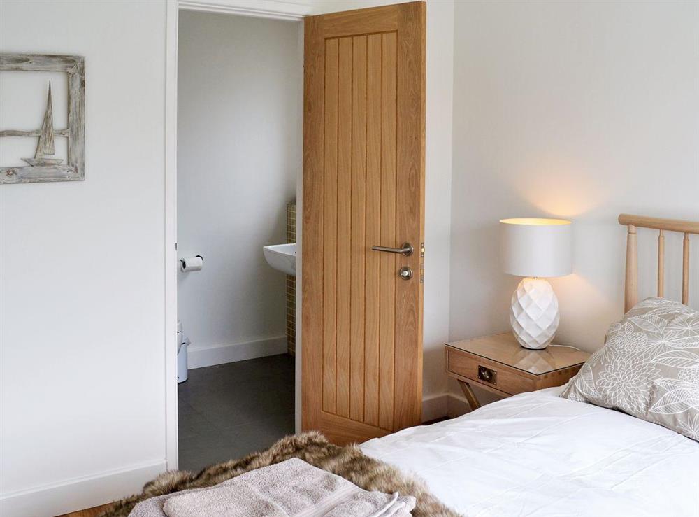 En-suite to master bedroom at The Seashells in Brancaster Staithe, near King’s Lynn, Norfolk