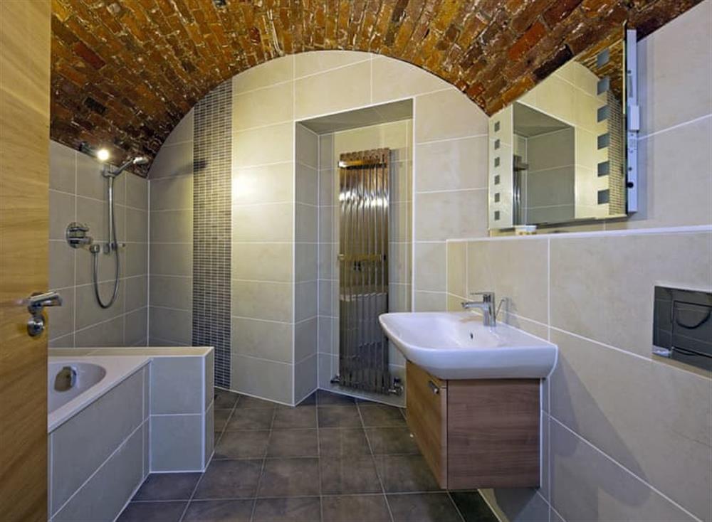 En-suite at The Sergeants Quarters in Golden Hill Fort, Freshwater & West Wight