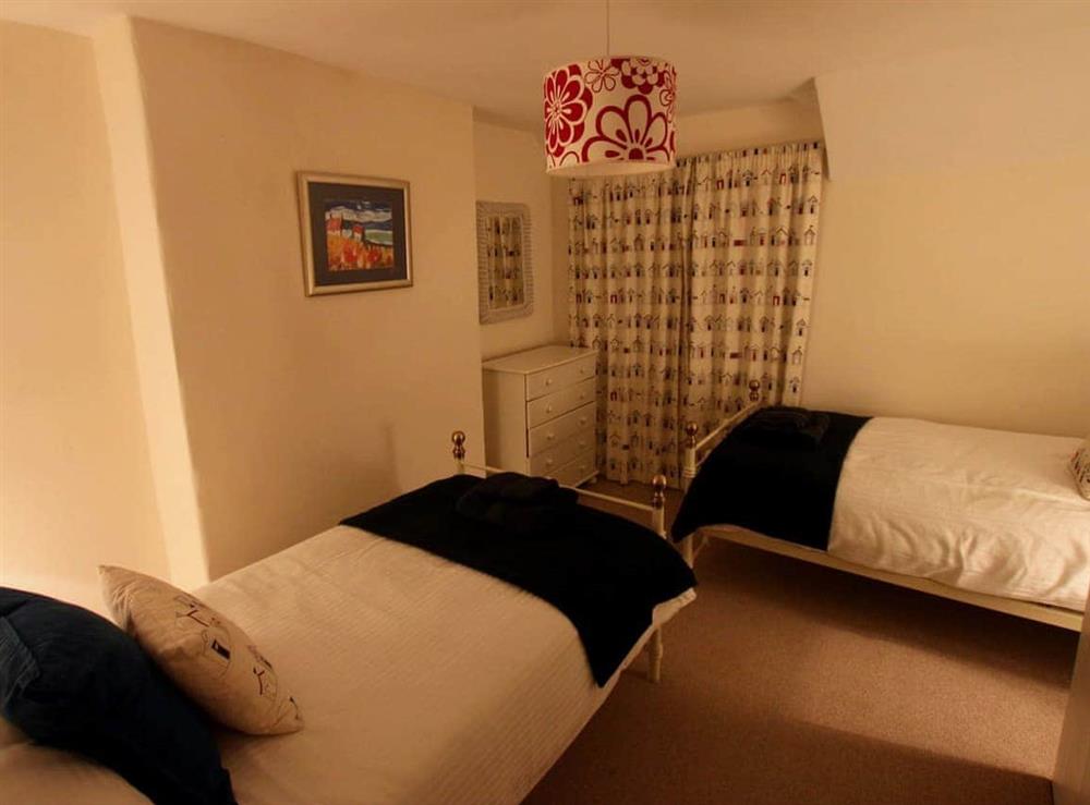 Twin bedroom (photo 2) at The Shell Seekers in Fowey, Cornwall
