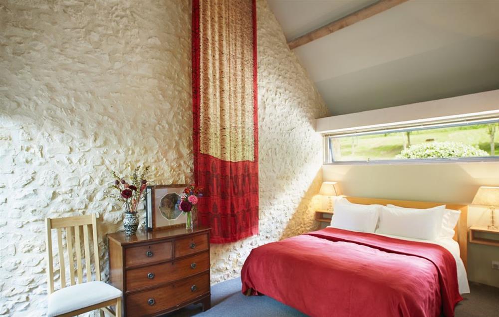 Bedroom with 5’ king-size bed at The Shippen, Membury