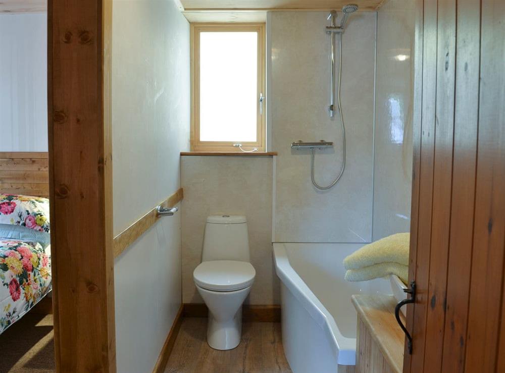 En-suite at The Shippon in Berrynarbor, near Ilfracombe, Devon
