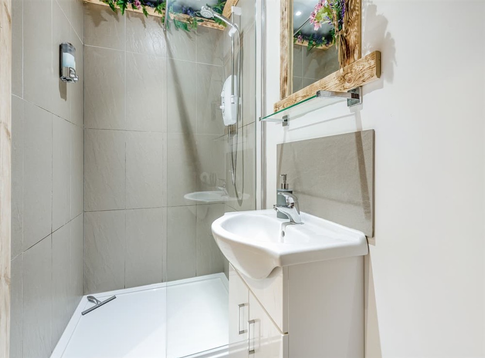 Bathroom at The Shire Cottage in Ringwood, New Forest, Hampshire