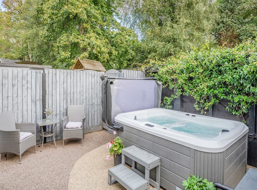 Hot tub at The Shire Cottage in Ringwood, New Forest, Hampshire