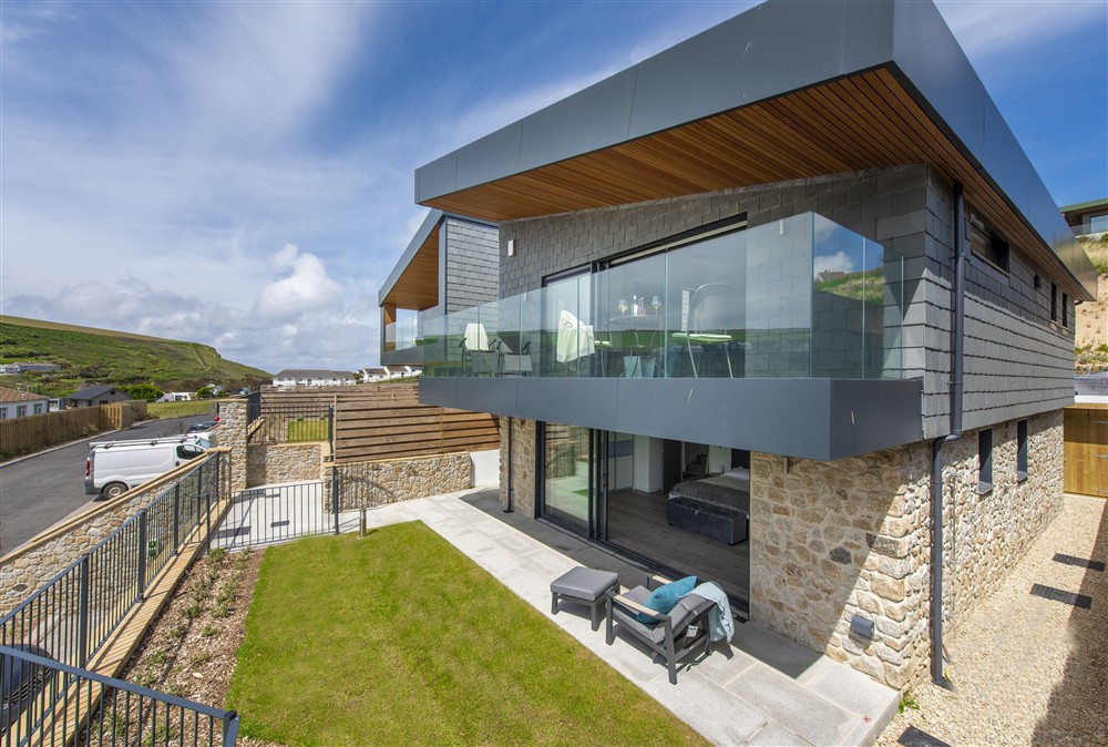 Welcome to The Shore, just a few minutes stroll from the golden sands and rolling surf of Mawgan Porth beach