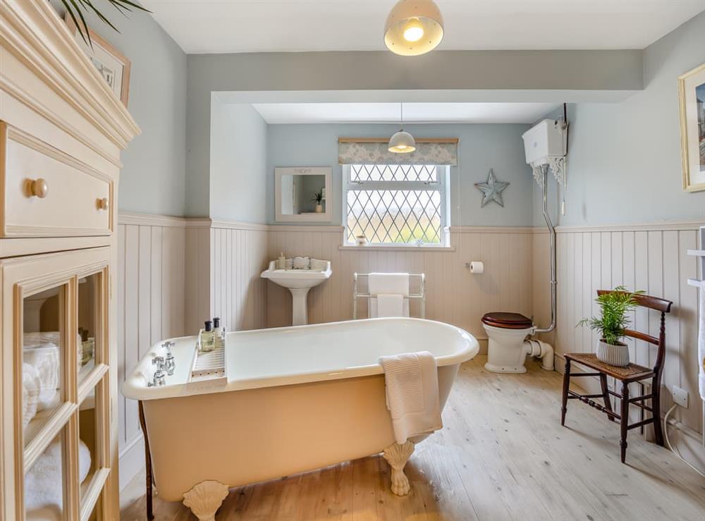 Bathroom (photo 2) at The Sidings in Willoughby, Lincolnshire